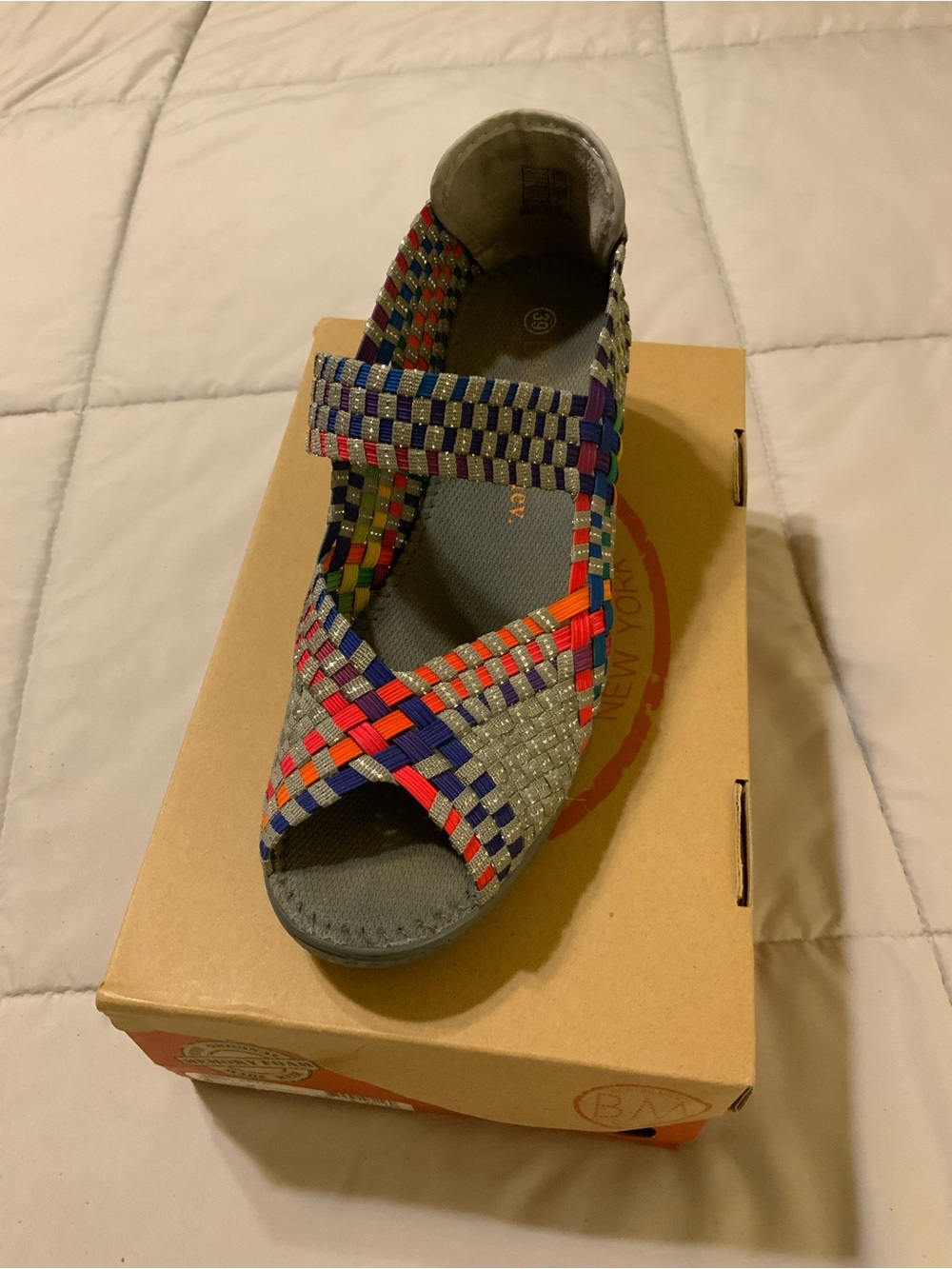 Bernie Mmev. Women’s Multicolor Woven Strappy Wedge Sandals Memory Foam Size 8.5